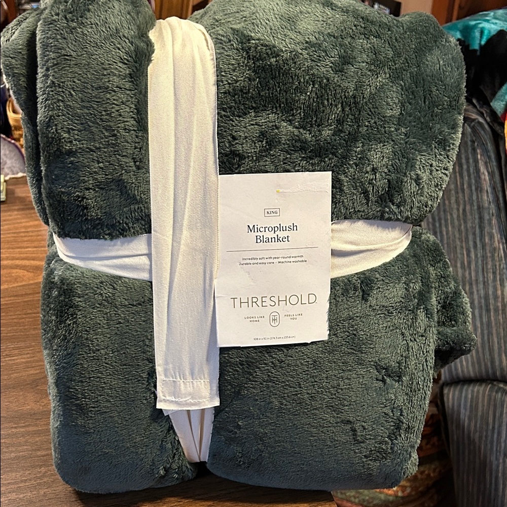Threshold Plush Microplush Blanket in Forest Green